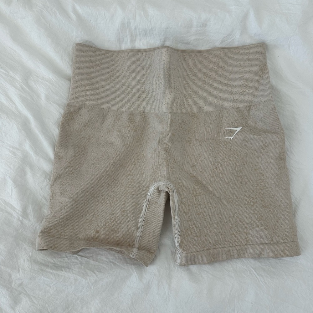 Gymshark adapt fleck shorts-coconut color